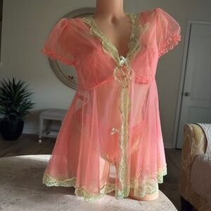 Agent Provacateur Heidi Melon 3 piece set  bra is 36E  panties size 3  robe size